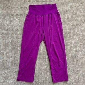 Lululemon Tranquil Crop Pull On Pants Womens 8 Fuchsia Pink Athleisure High Rise